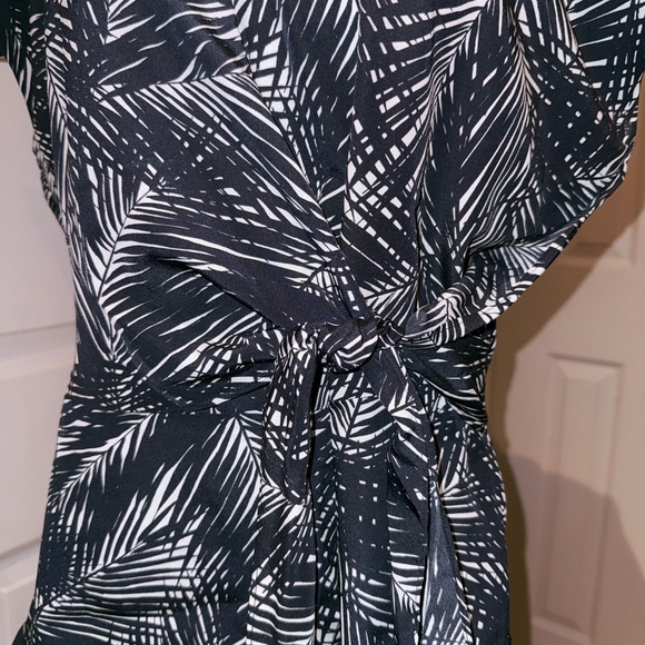 MICHAEL Michael Kors Black and White Leaf Print Blouse - Picture 2 of 6